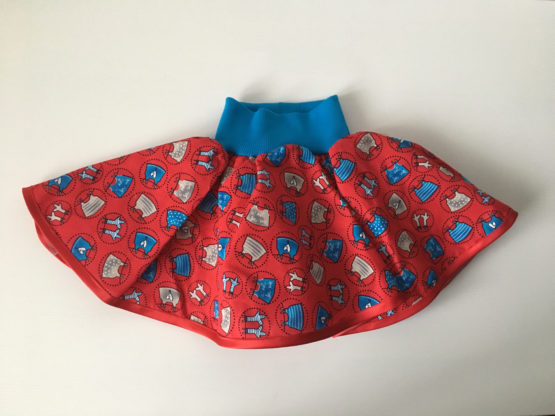 Jupe bébé rouge motif à habits