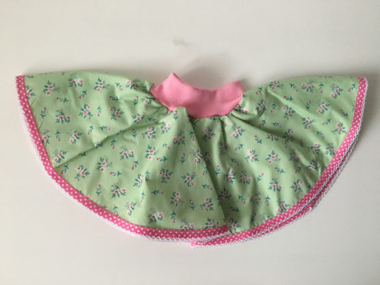 Jupe bébé verte à fleurs et dentelle rose à pois