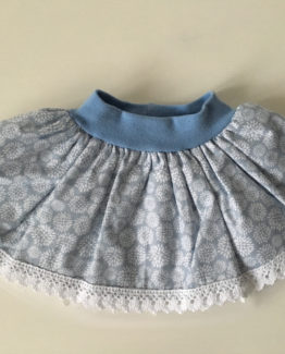 jupes bébés bleu à fleurs blanches et dentelles en coton