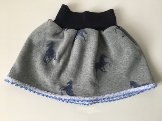 Jupe bébé avec chevaux bleus